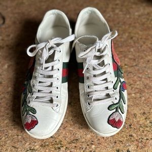 Authentic Gucci leather, floral patch running shoes. Good used condition.
